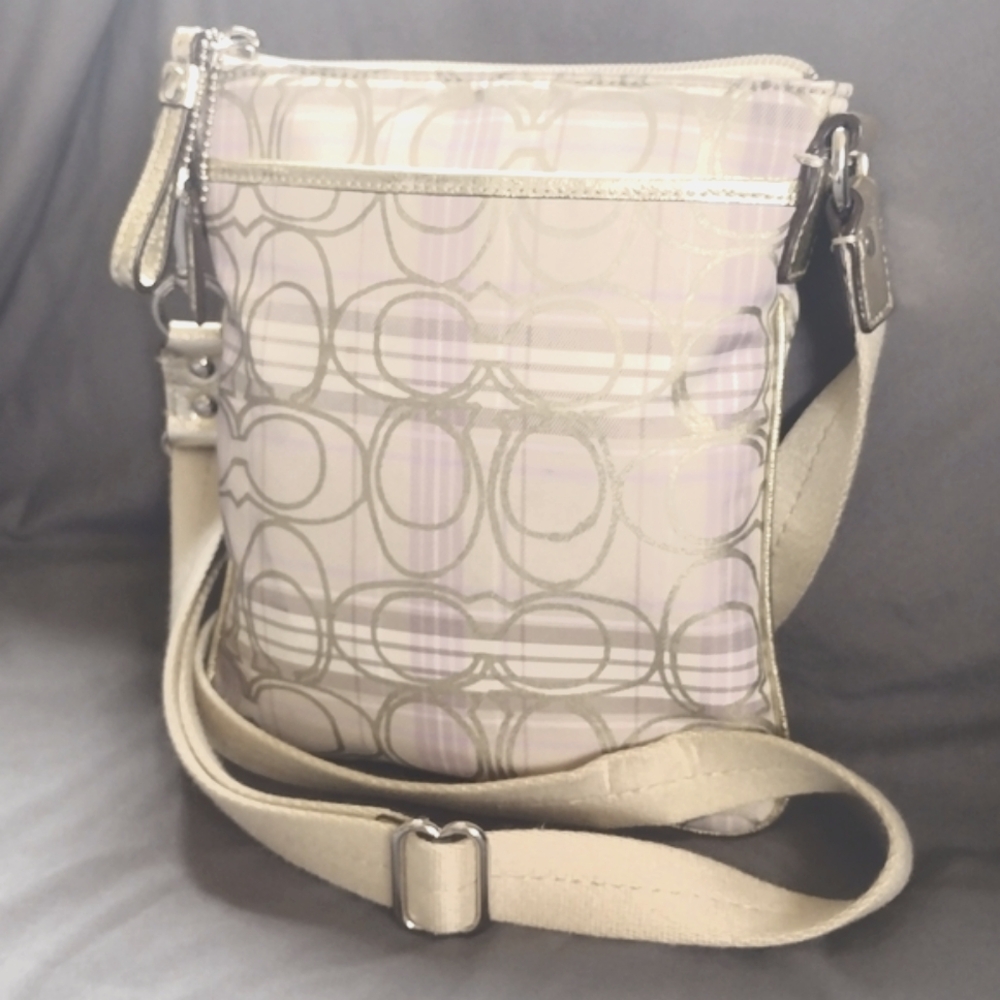 π©Ά Coach Poppy Lilac Purple Metallic Gold Tartan Plaid Signature Swingpack - Picture 3 of 9
